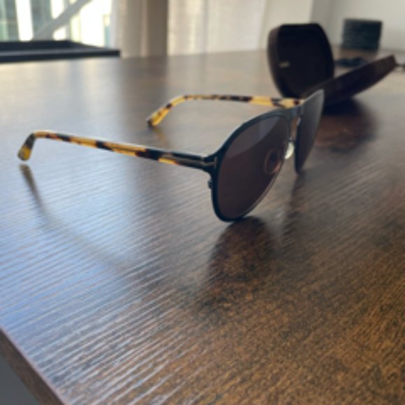 Tom Ford Aviator Style Sunglasses - Picture 4 of 6